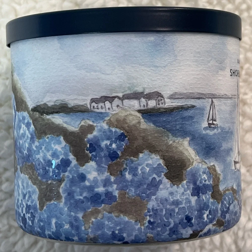 Bath & Body Works Shoreline Hydrangea 3-Wick Soy Wax Candle 3-Wick 14.5 Oz - Picture 2 of 8